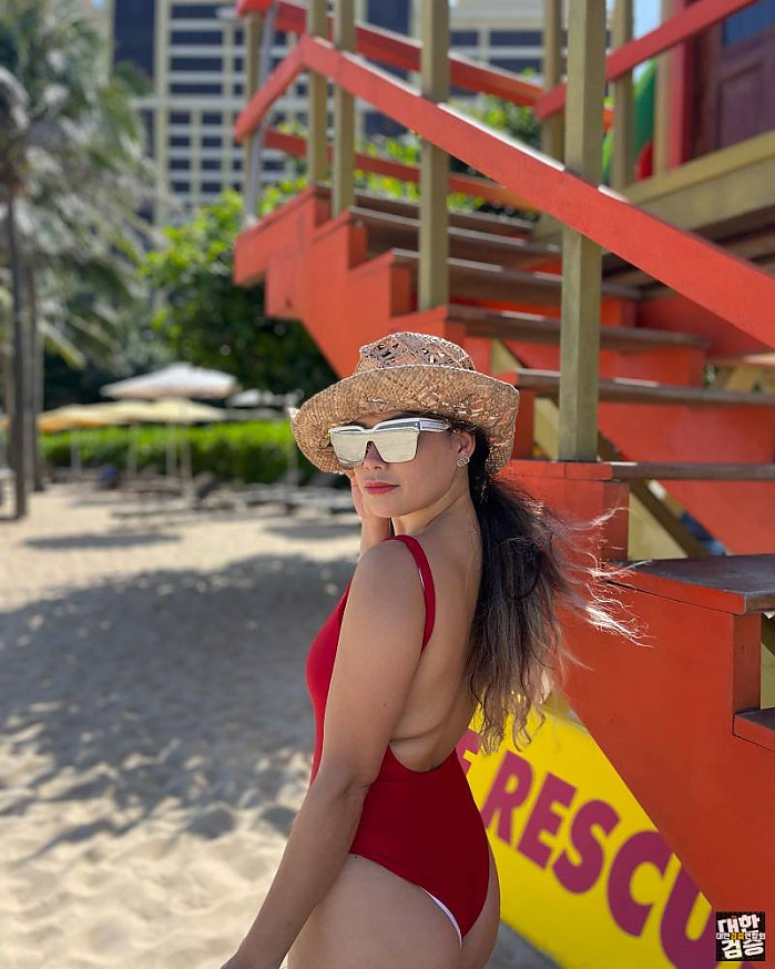 The Grand Ho Tram Strip 9월 15일 해변 분위기 인스타그램 수영복