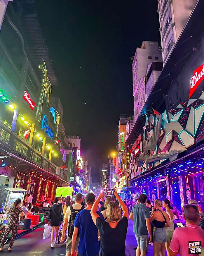 HoChiMinh-City 서울 8월 21일 호치민 랜드마크에서 비키니 세라