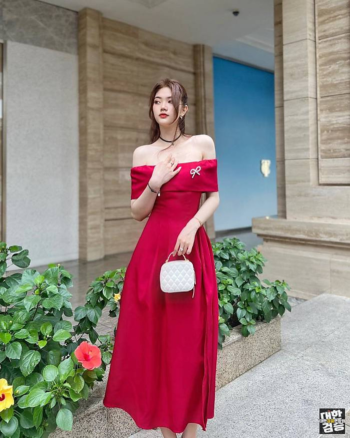 9월 14일 호찌민 시 우아한 드레스 모델 인스타