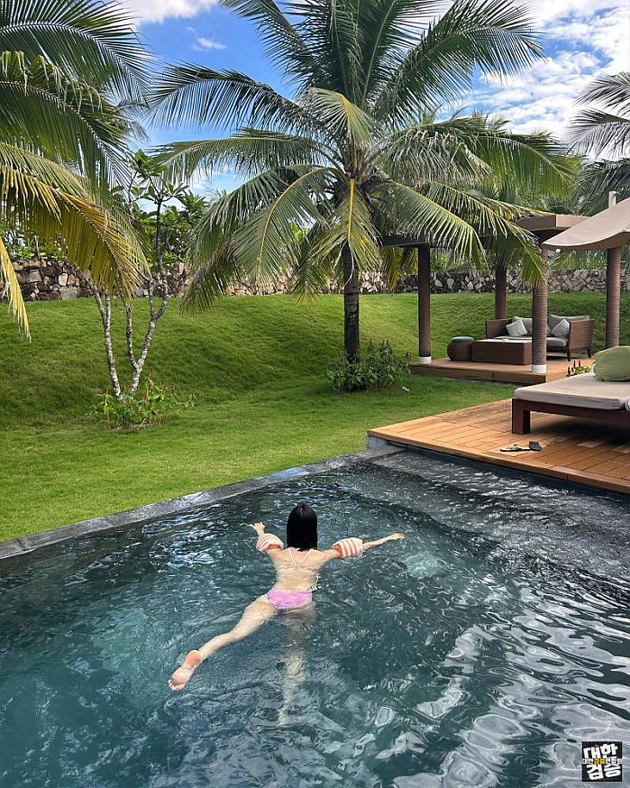 Fusion Resort Cam Ranh 9월 12일 귀여운 수영복으로 업뎃 스따 인스타 후방계정 느낌