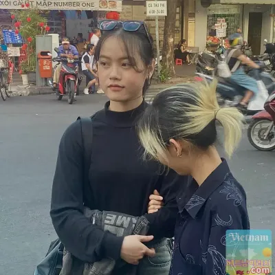 Chợ Bến Thành, Saigon 4월 4일  Tóc này là tóc xấu 이 머리는 나쁜 머리야