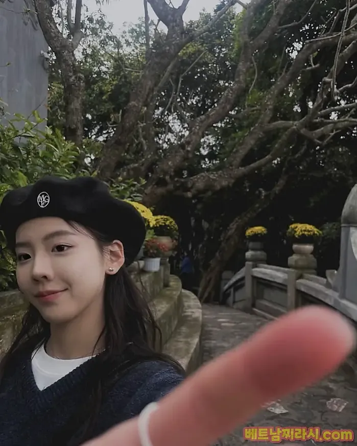 하노이 - 호안끼엠 호수 2월 18일 이쁜 모자의 소녀