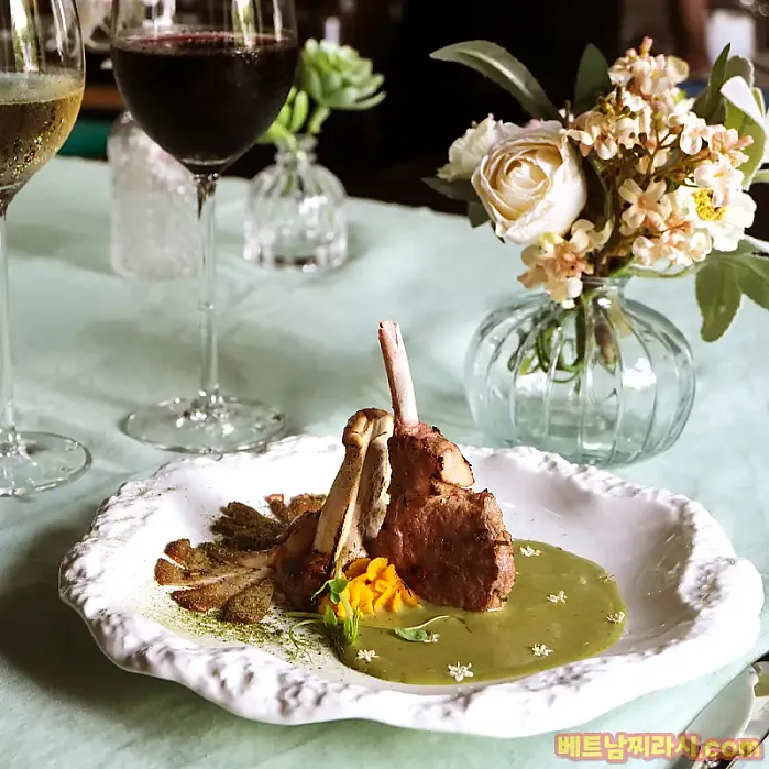 NOUS DINE
