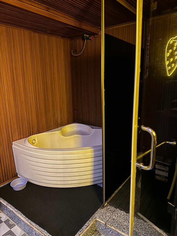 딸기 때밀이 스파 호치민 불건마 7군