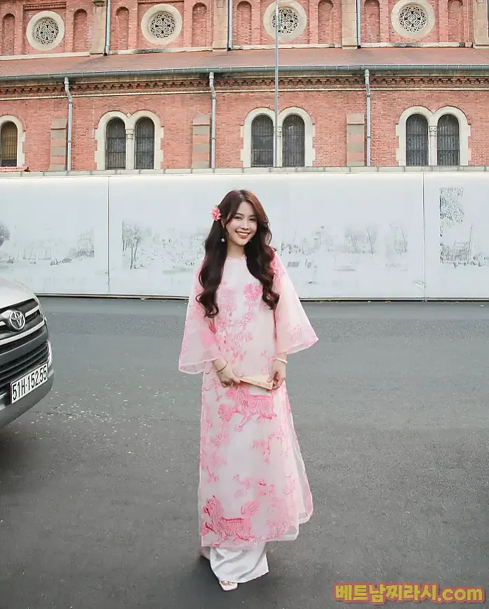 호찌민 시 2월 15일 사이공의 딸