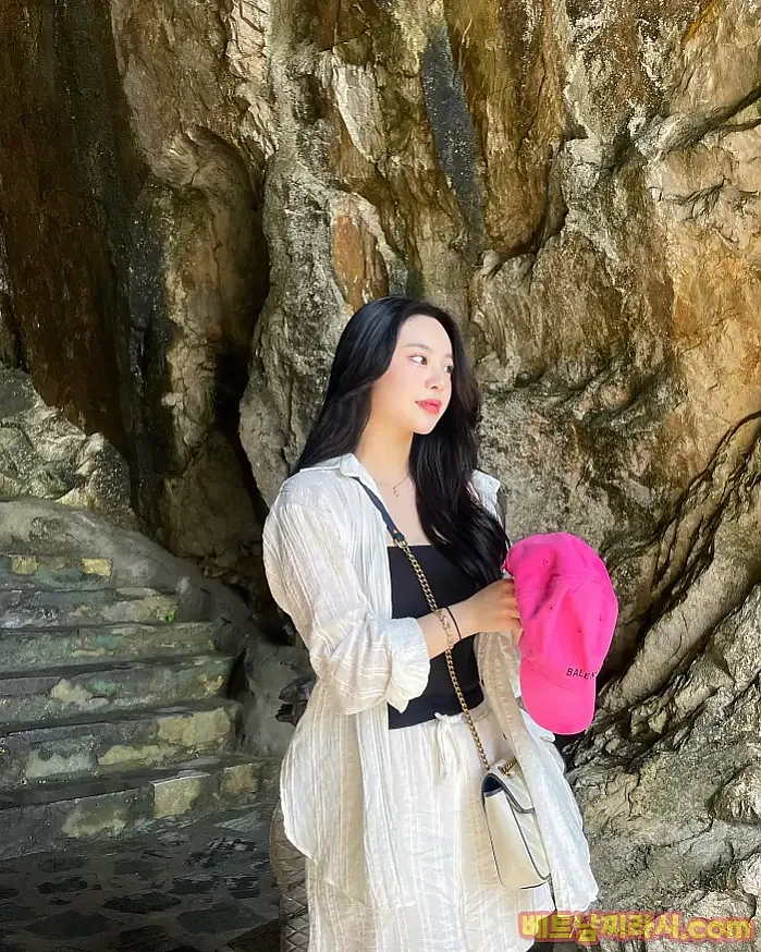 베트남 호이안 2월 15일 더위를 이기지 못하고 점점 벗겨지는 옷들 ..(?)