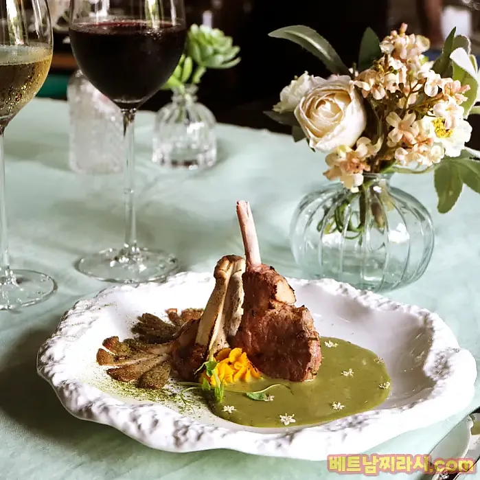 NOUS DINE