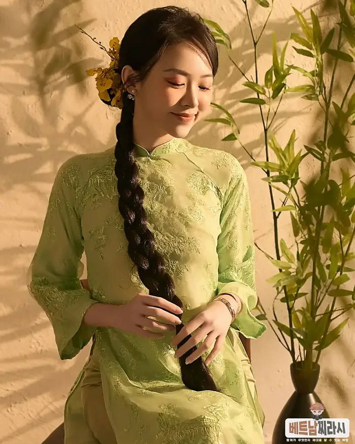 호찌민 시 1월 7일 Một chút nắng vàng ươm trong gió, một chút xuân về đó em ơi