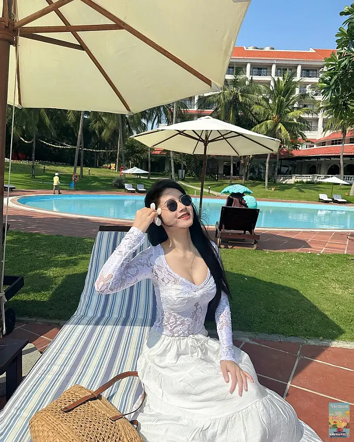 Vinpearl Nha Trang Bay Resort Villas 4월 30일 머리에 꽃 꽂았다