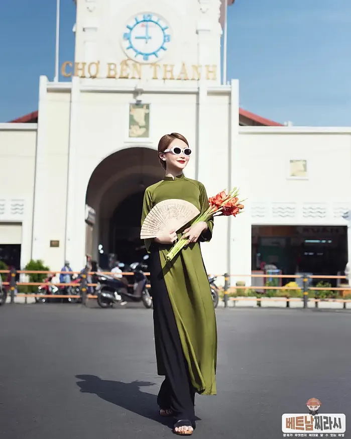 Chợ Bến Thành, Saigon 1월 1일 Bye 2023 and Hello 2024