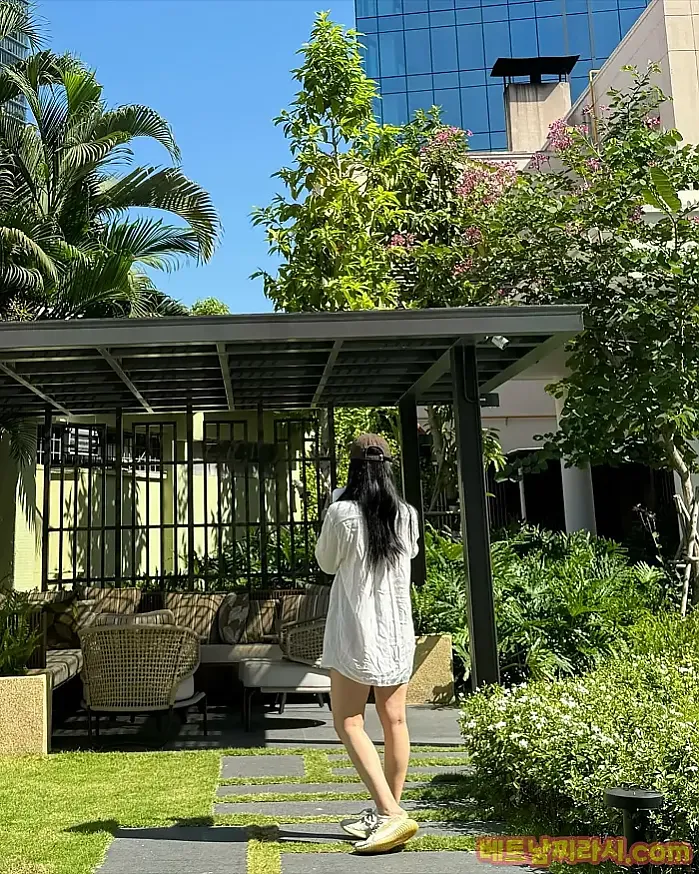 LOTTE HOTEL SAIGON 2월 15일 세수만 하고 수영장으로 갓!