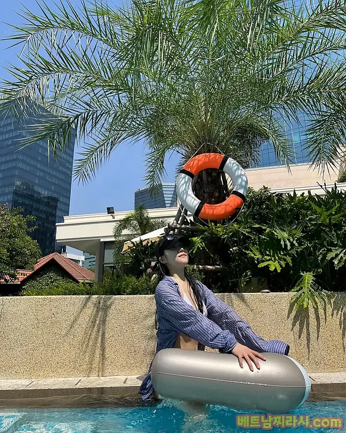 LOTTE HOTEL SAIGON 2월 15일 세수만 하고 수영장으로 갓!