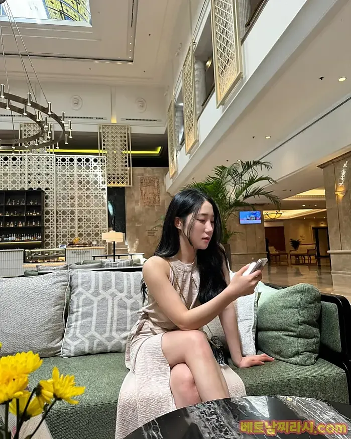 LOTTE HOTEL SAIGON 2월 14일 호텔로비에서 대기