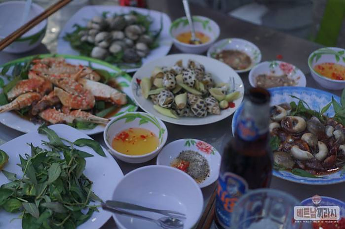 호치민 해산물 거리 맛집 “Ốc Oanh”