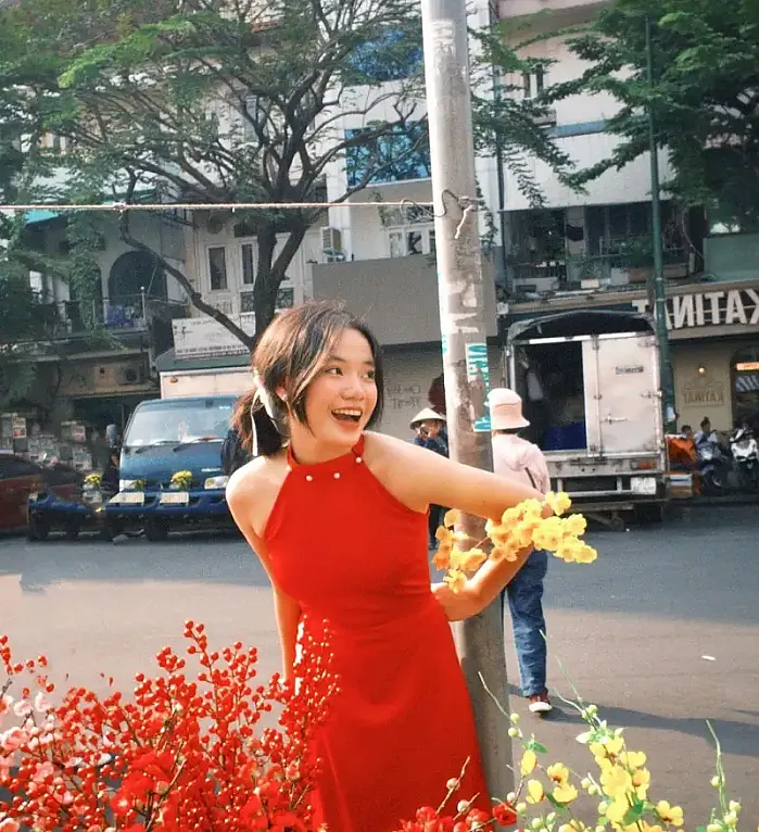 Chợ Bến Thành, Saigon 8월 17일 gio lao xao, may lao dao moi khi em cuoi