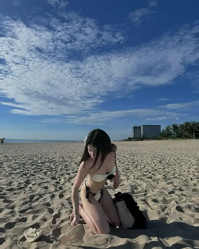 Biển Mỹ Khê - Đà Nẵng 8월 17일 Life’s better in a bikini