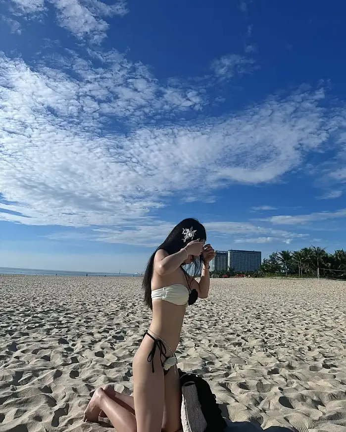 Biển Mỹ Khê - Đà Nẵng 8월 17일 Life’s better in a bikini