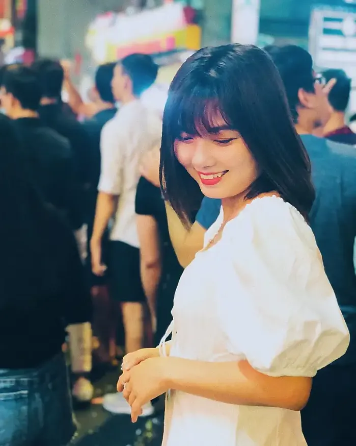 붐비는 인파 가운데 @isara_pham