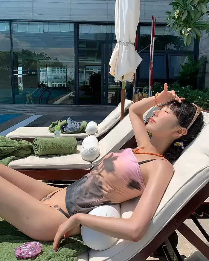 호텔 수영장에서 여유도 부려보고 @jjinii_ 인스타