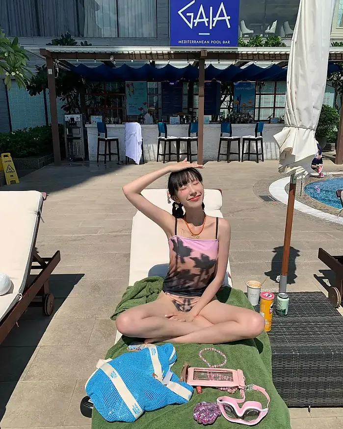 호텔 수영장에서 여유도 부려보고 @jjinii_ 인스타