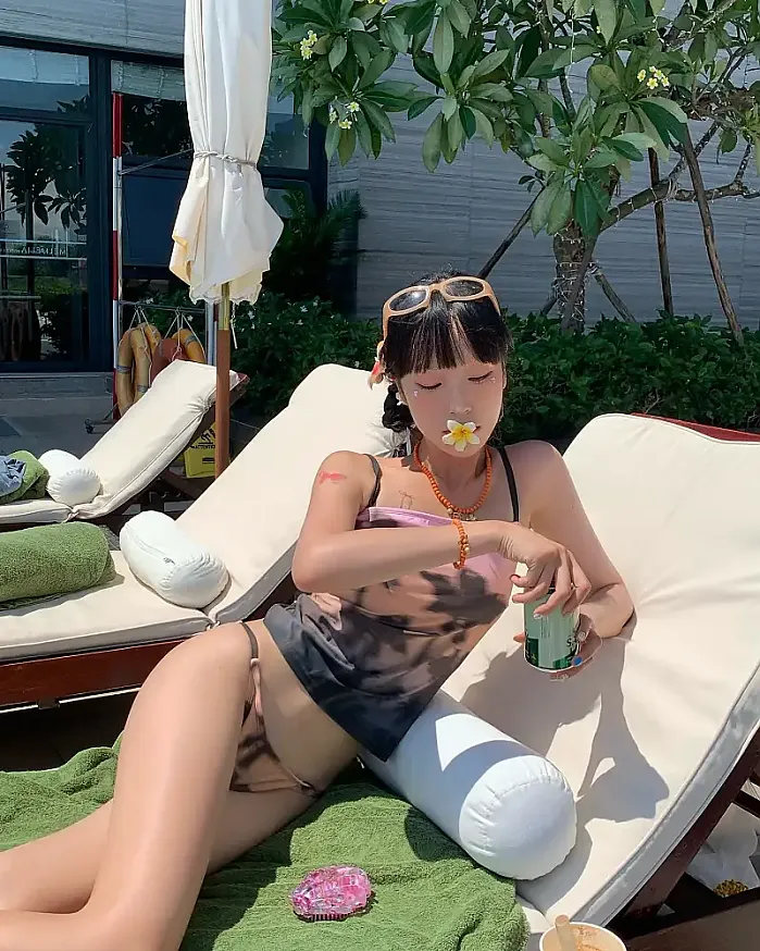 호텔 수영장에서 여유도 부려보고 @jjinii_ 인스타