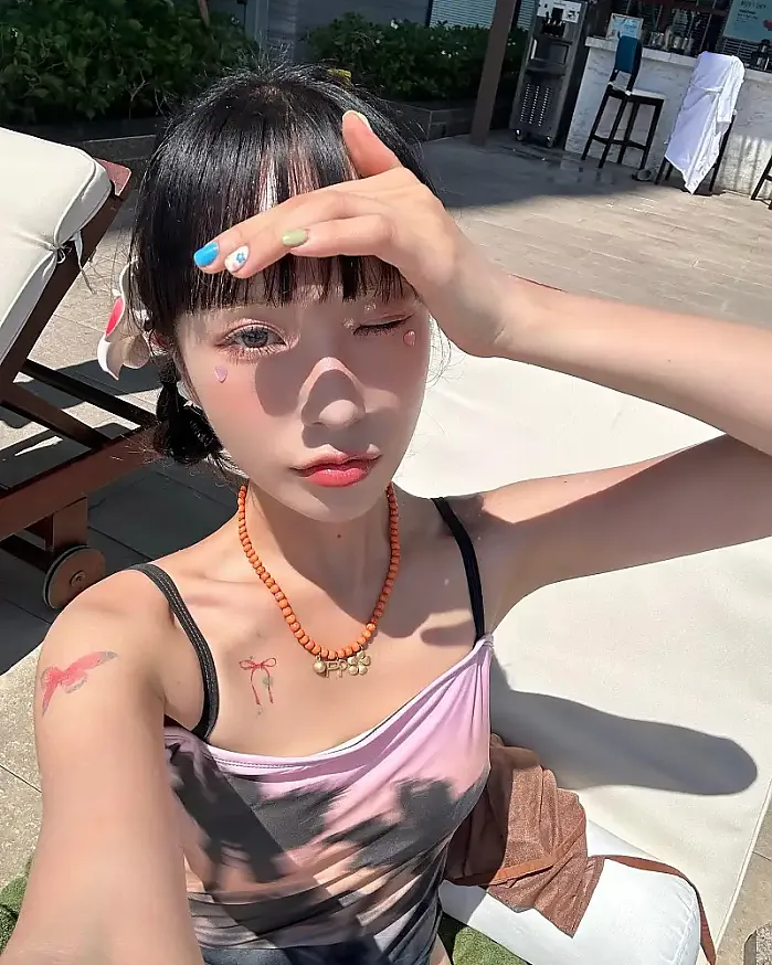 호텔 수영장에서 여유도 부려보고 @jjinii_ 인스타