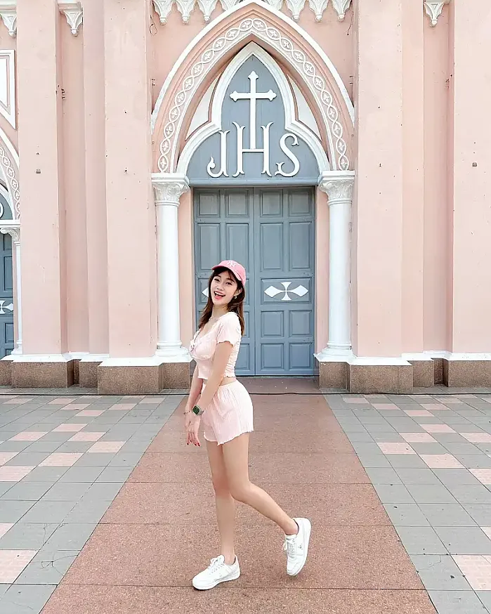 다낭의 귀여운 아가씨 @fnamfon 인스타