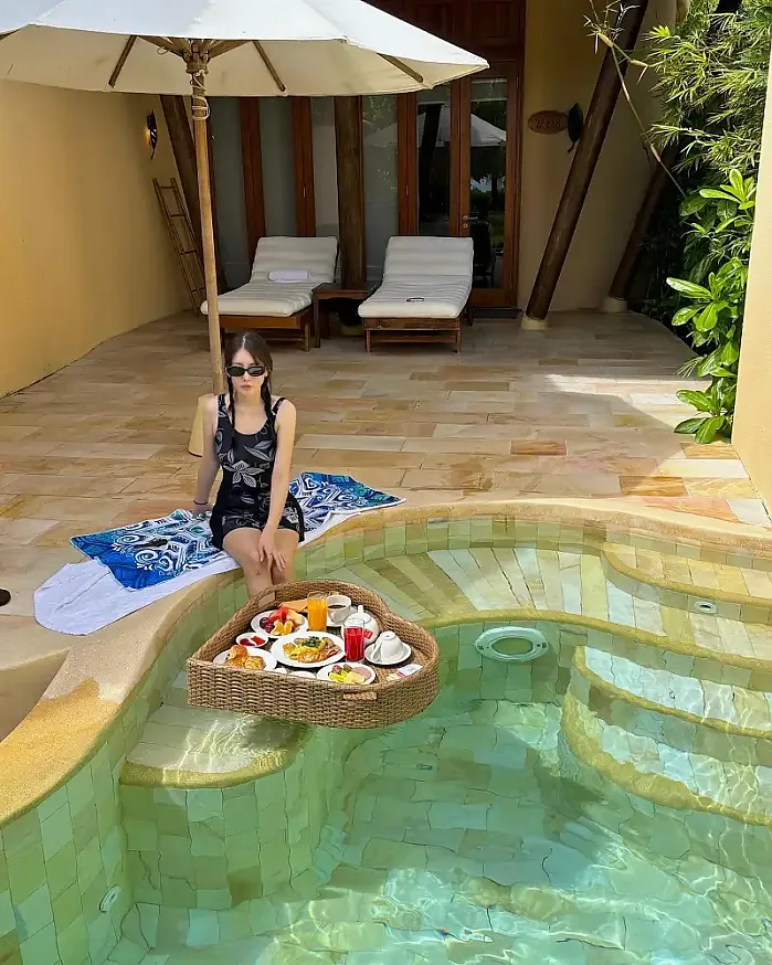 앵두씨가 아닌 반미씨의 나트랑 여행  @i._.loveyousobad 인스타