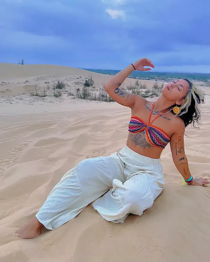 언덕에서의 하루  @badgalvenus333 인스타