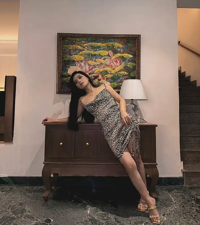 계단아래 호피무늬 원피스  @samilinn__ 인스타