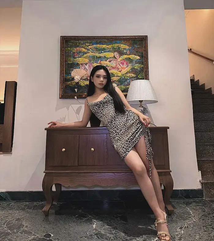 계단아래 호피무늬 원피스  @samilinn__ 인스타