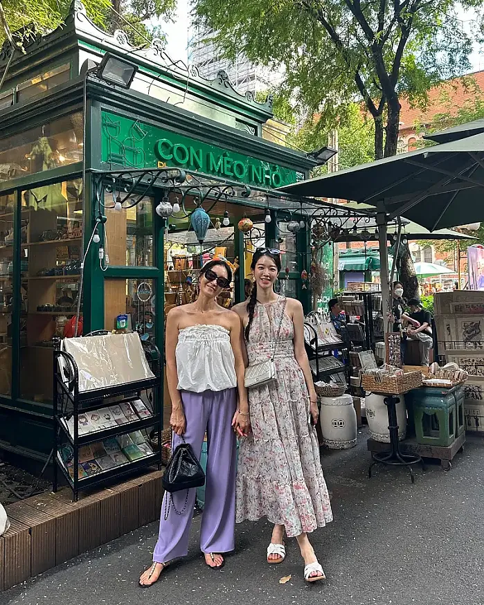 북스트리트 너무 평화롭고 예뻤던  @hyeranland 인스타