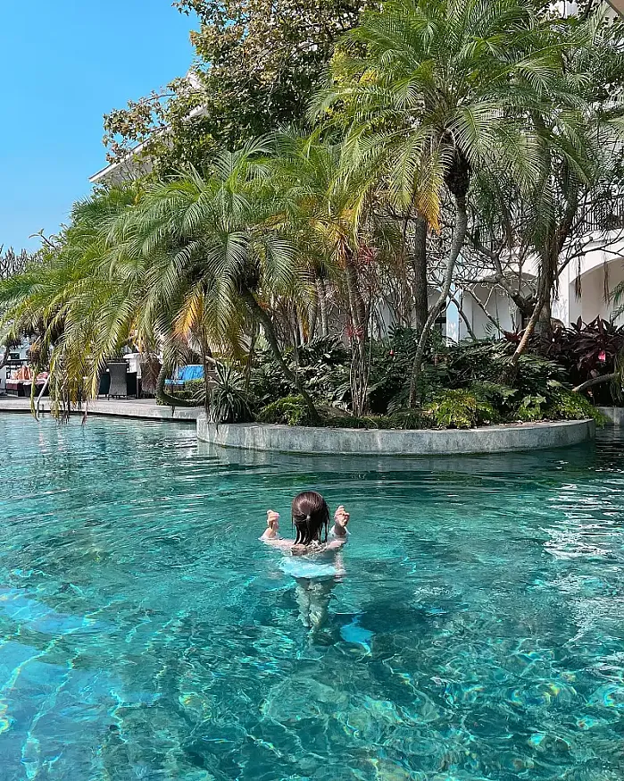 물이 너무 깊어서 무서웠던 인터컨티넨탈 수영장 @im_hr.j 인스타