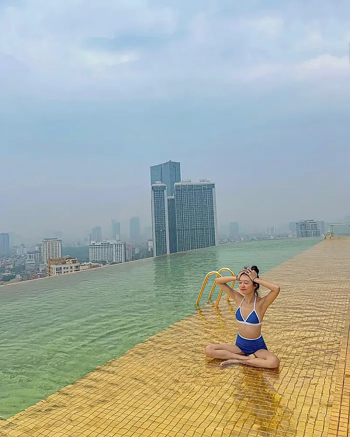 세계최초 호텔 전체가 금 @p.vely_ 인스타