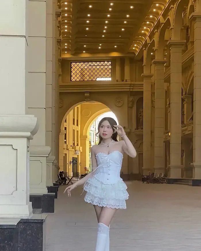 화이트 미니드레스 @dannhi105 인스타