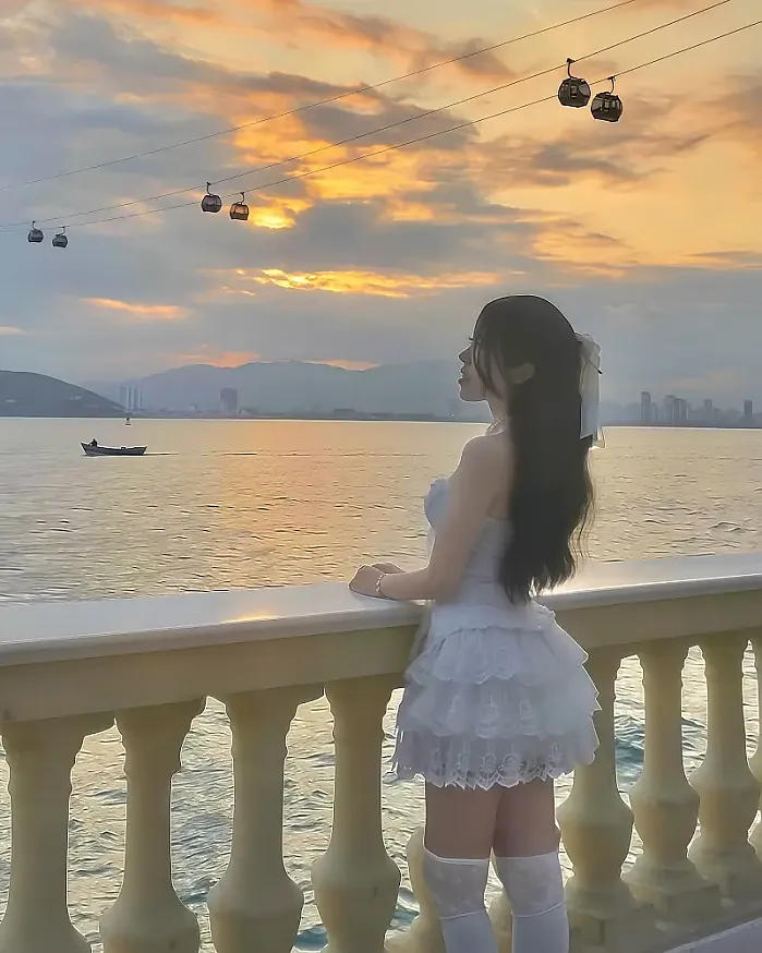 화이트 미니드레스 @dannhi105 인스타