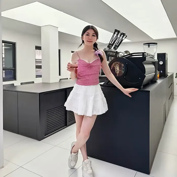 좋은 사람 만나면 사랑에 빠지고, 좋은 사람 만나지 못하면 세상을 보러 가세요 @kuanyr 인스타