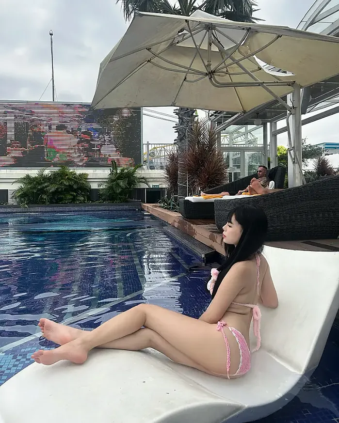 약간은 촌스러운 핑크비키니 @jiangh__ 인스타