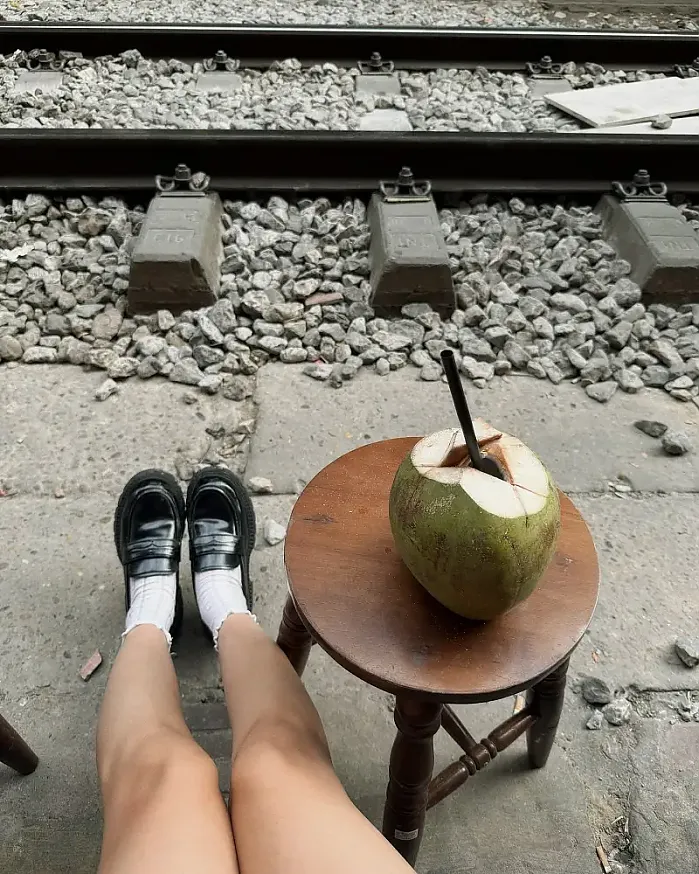 Just had the most dangerous coconut of my life lol @micnienie 인스타