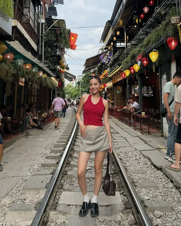 Just had the most dangerous coconut of my life lol @micnienie 인스타