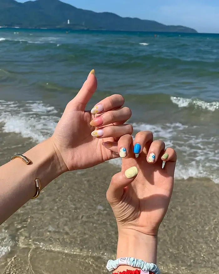 다에서 낭낭 놀고 스티커 타투 넘 기엽지 않나요.,? @like__kit 인스타