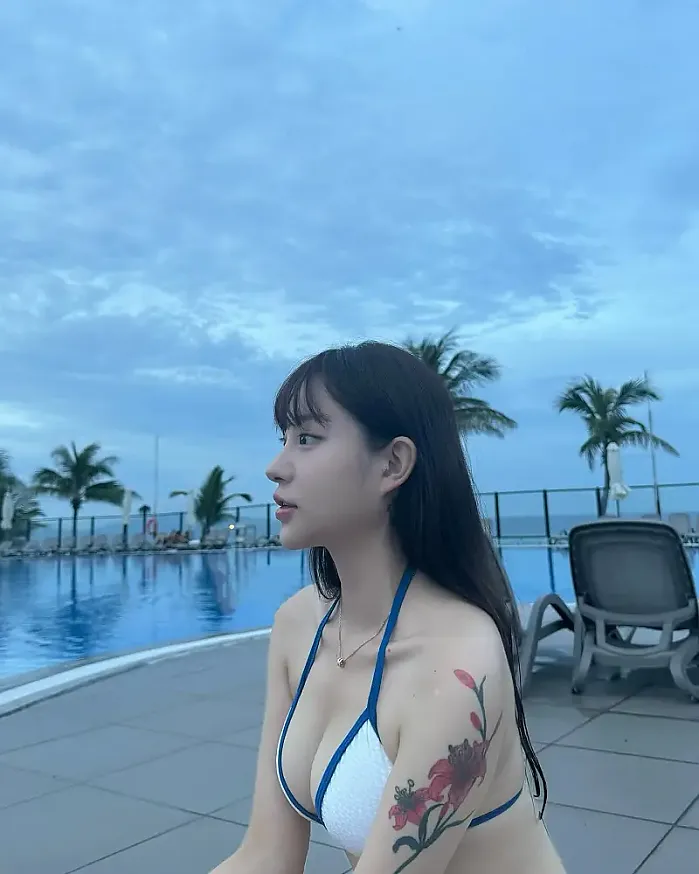 윙크 좀 늘었다 @momo2thn 인스타