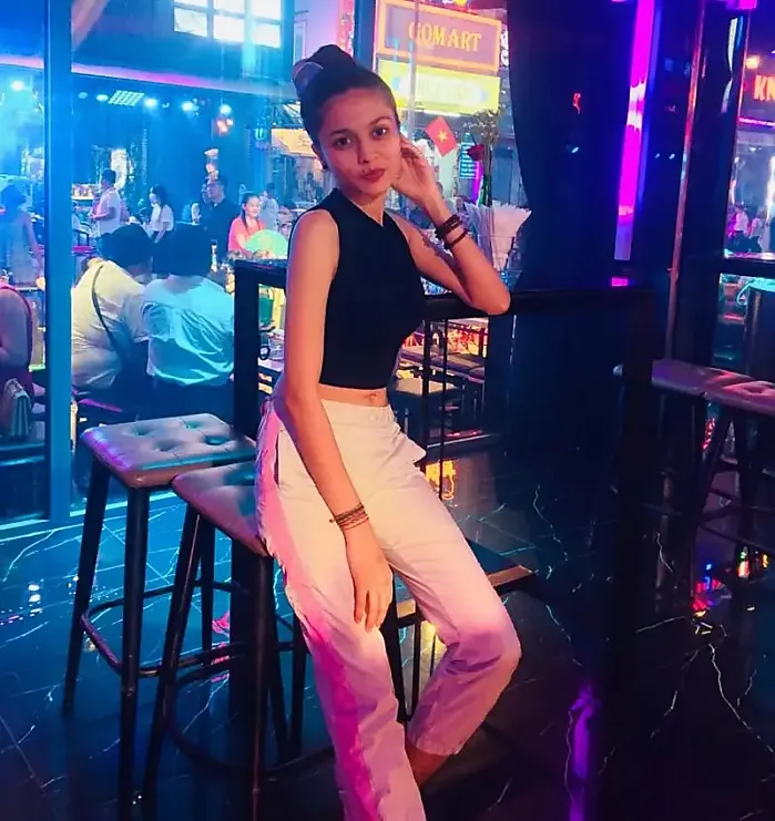 베트남 부이 비엔의 활기 넘치는 거리에서 춤을! @_kisu_kukadiya15