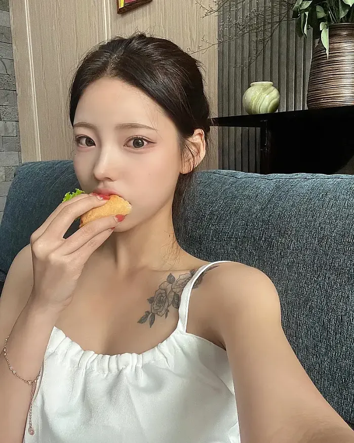 먹고먹고먹고 @binnnibii