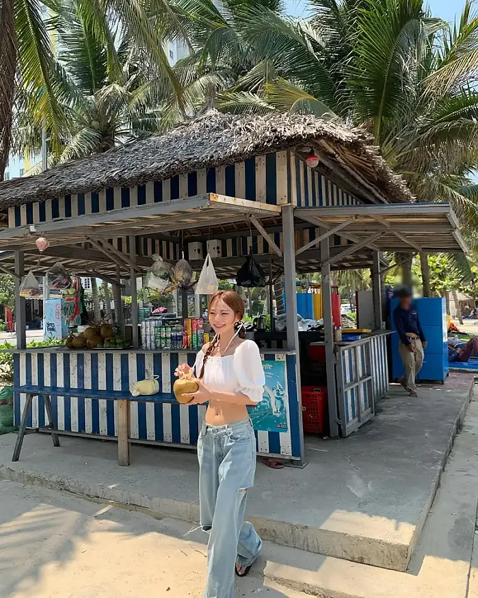 너무 더워서 코코넛 음료 호로록 @mingddo_h