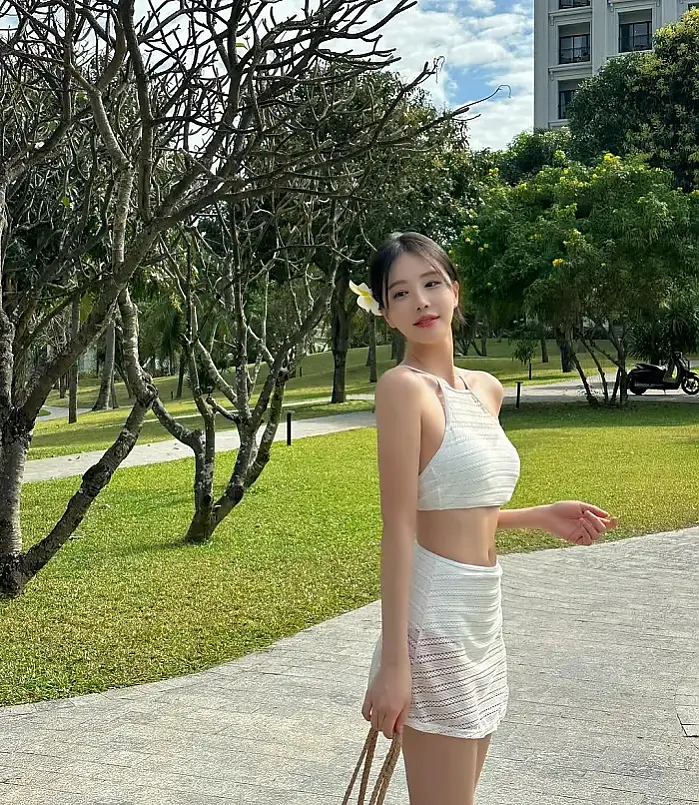 2025년 어썸나나 첫 신상 수영 instagram for awesomenana_official