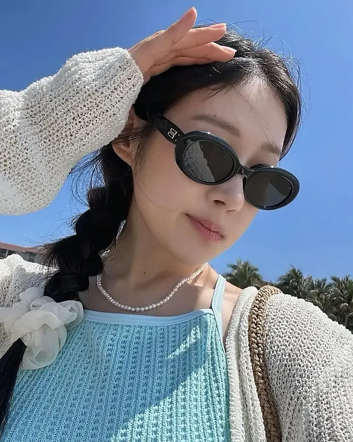 온통 파란색이야 instagram for junie.y_