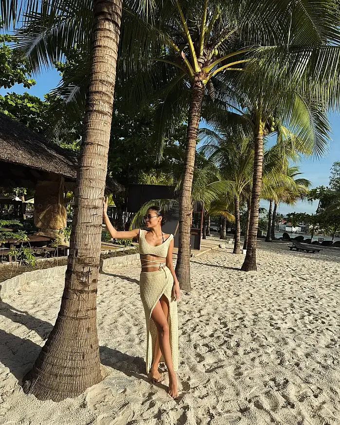 야자수 아래 instagram for ainash.usm