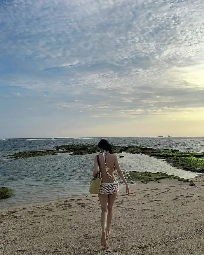 바다로 가는 것은 내가 아니라, 바다로 가는 나의 한 걸음을 지켜보는 것이다 instagram for quye.ndg_