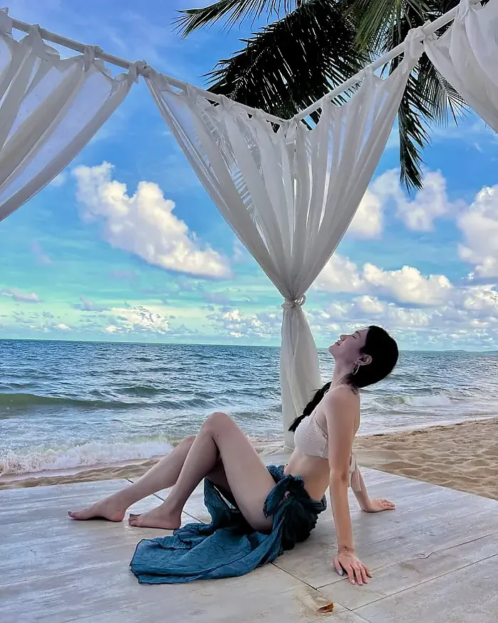 Blue and white instagram for www_mm_